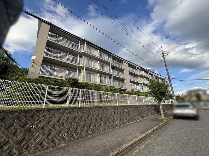 4DK apartment in Kashiba, Nara - Photo 1