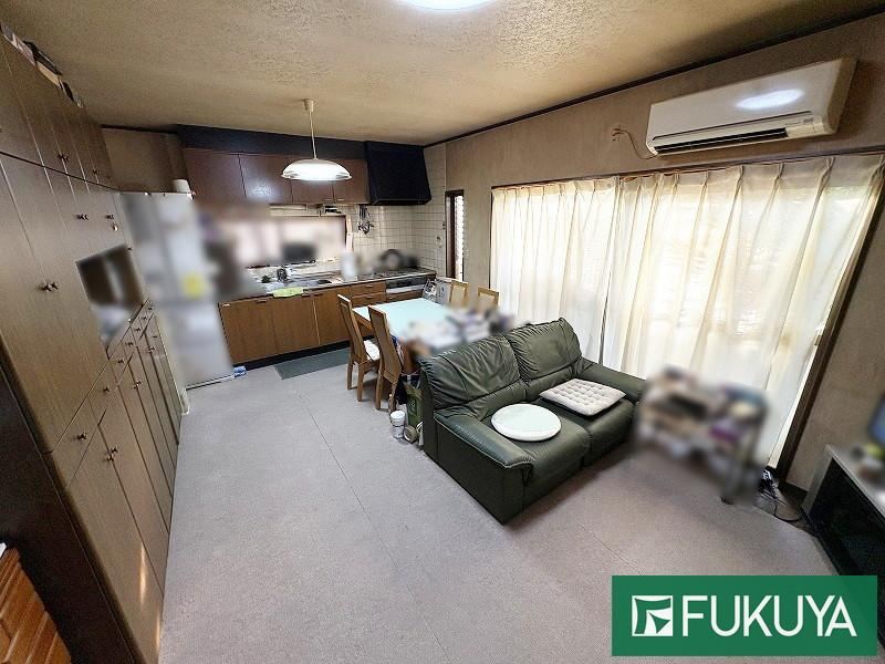 4LDK house in Hirakata, Osaka - Photo 1