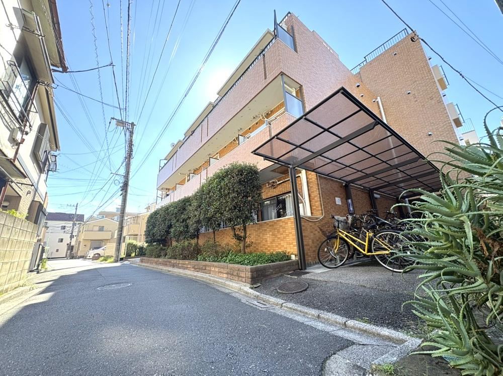 2DK apartment in Arakawa Ward, Tokyo - Photo 1