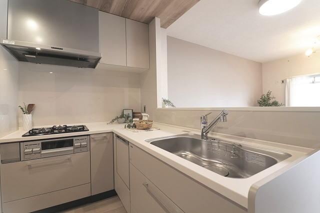3LDK apartment in Higashiyodogawa Ward, Osaka - Photo 1