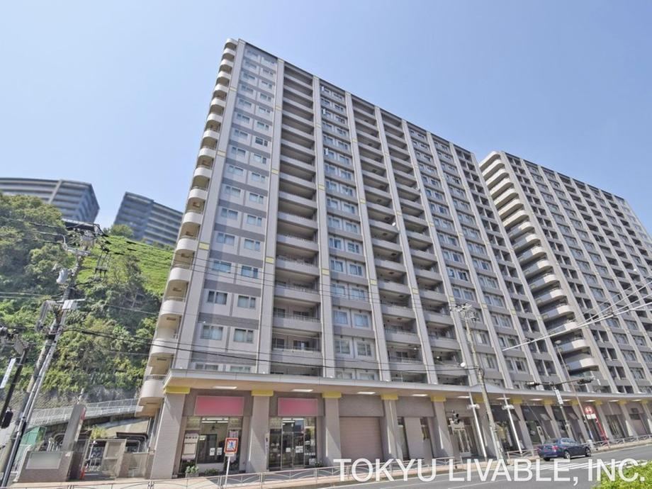 3LDK apartment in Isogo Ward, Yokohama, Kanagawa - Photo 1