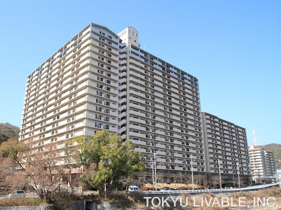 3LDK apartment in Nishinomiya, Hyogo - Photo 1