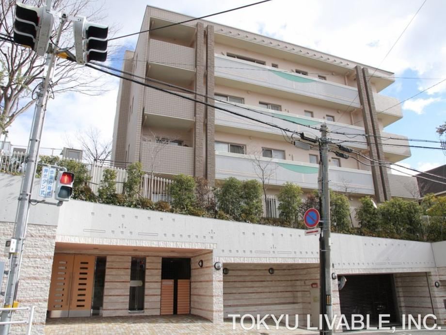 3LDK apartment in Nishinomiya, Hyogo - Photo 1