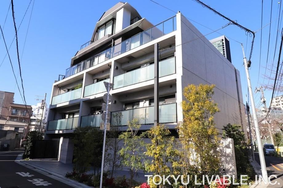 2LDK apartment in Meguro Ward, Tokyo - Photo 1