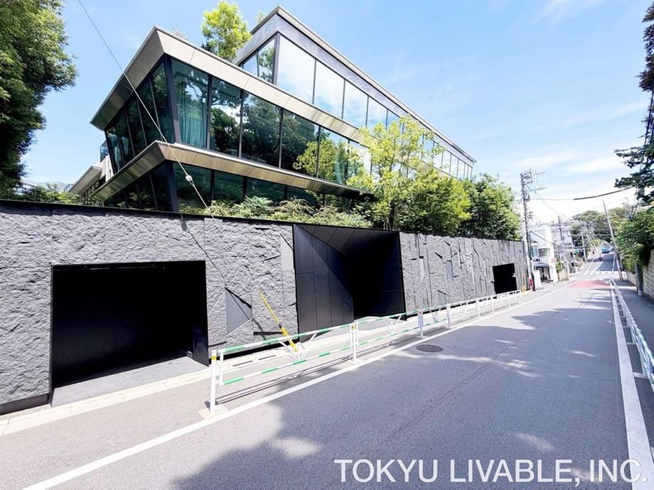 2LDK apartment in Shibuya Ward, Tokyo - Photo 1