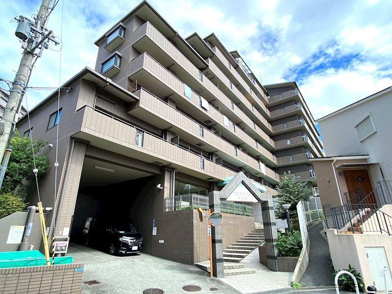 2LDK apartment in Suita, Osaka - Photo 1