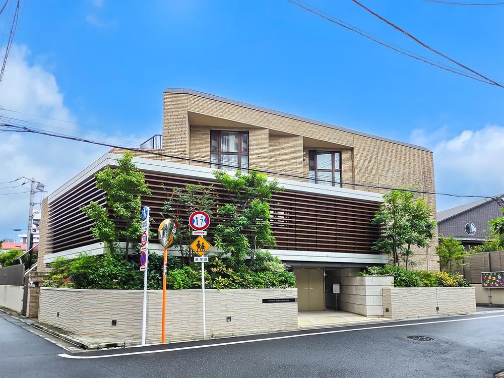 3LDK apartment in Nakano Ward, Tokyo - Photo 1