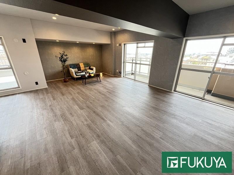 3LDK apartment in Suita, Osaka - Photo 1
