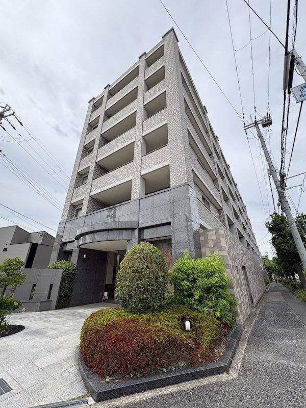 2LDK apartment in Toyonaka, Osaka - Photo 1