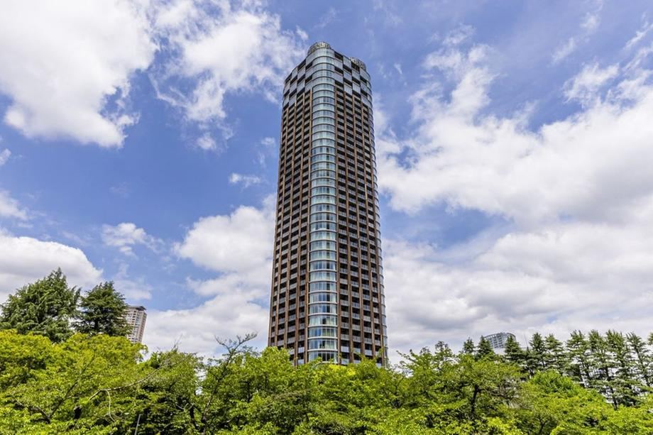 2LDK apartment in Minato Ward, Tokyo - Photo 1