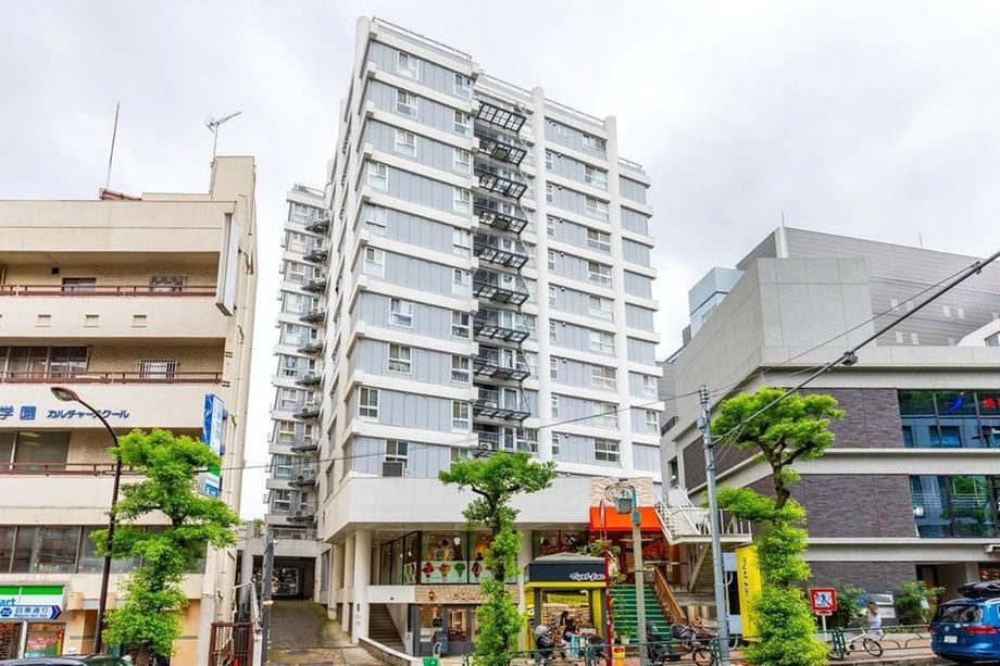 2LDK apartment in Meguro Ward, Tokyo - Photo 1