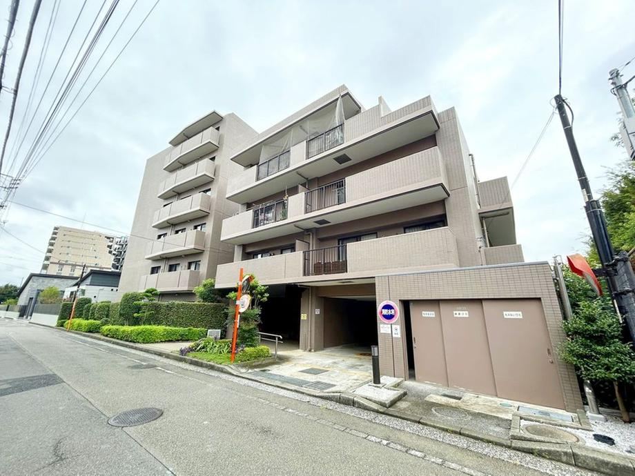 3LDK apartment in Akishima, Tokyo - Photo 1