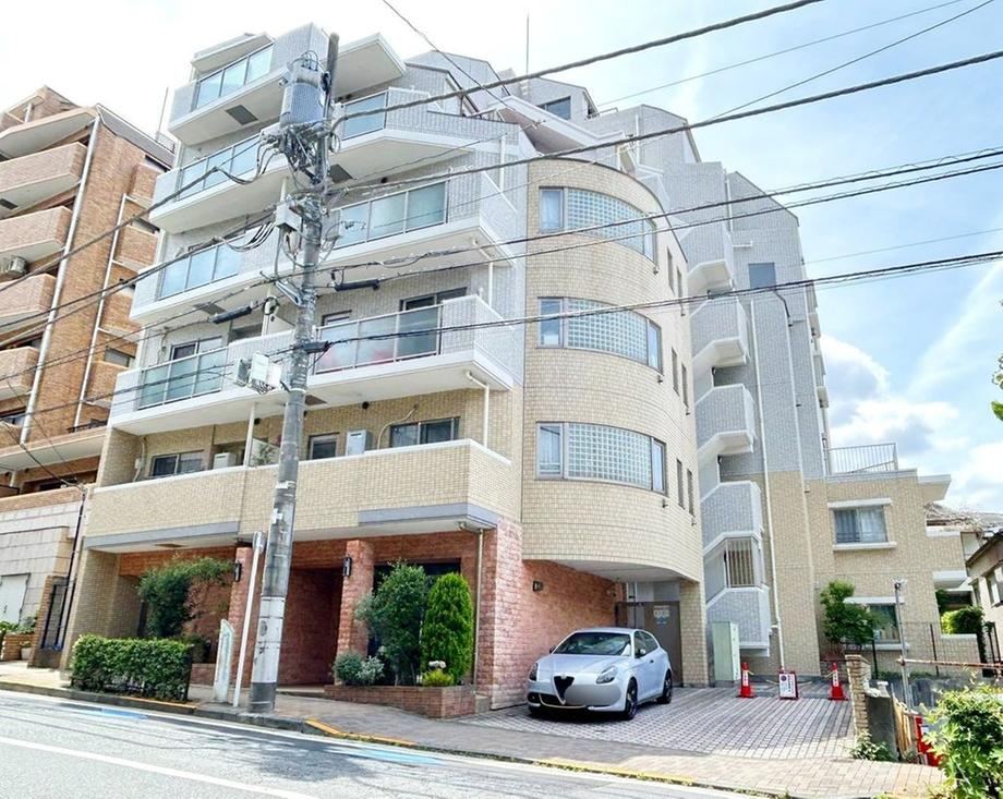 1LDK apartment in Shibuya Ward, Tokyo - Photo 1