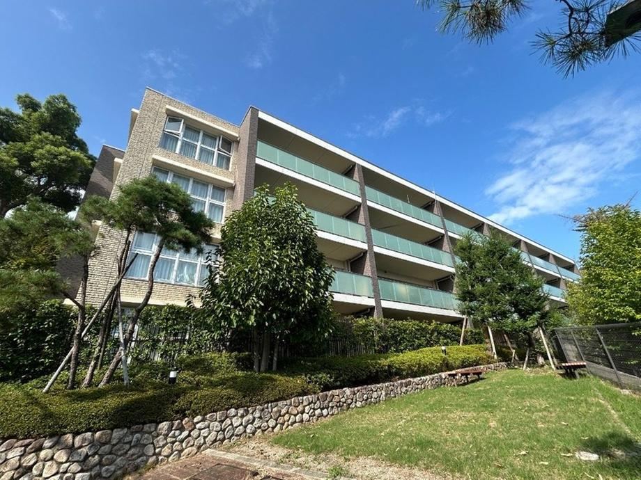 3LDK apartment in Higashinada Ward, Kobe, Hyogo - Photo 1