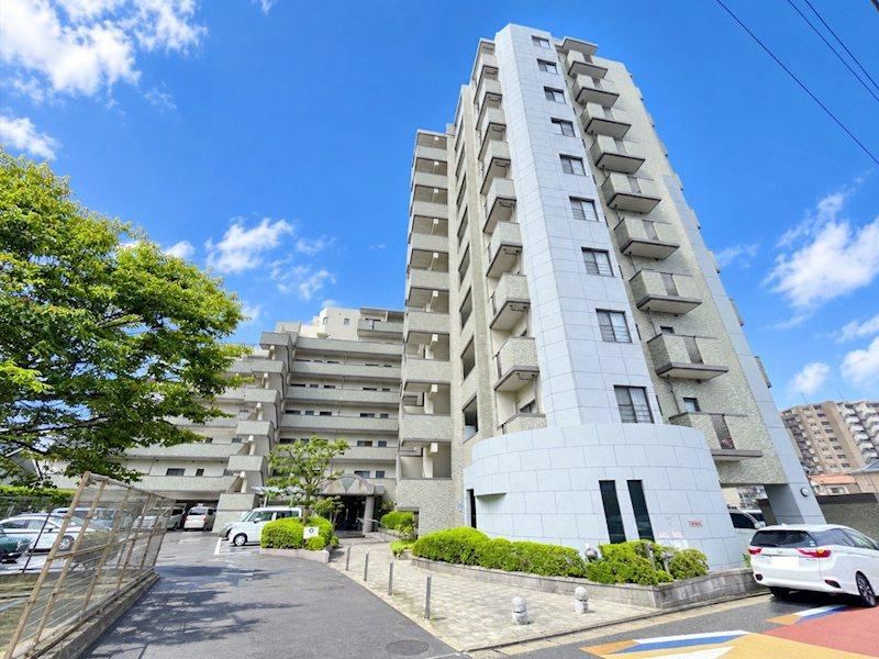3LDK apartment in Fukutsu, Fukuoka - Photo 1
