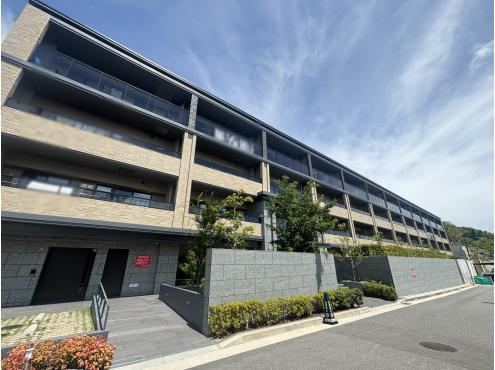 4LDK apartment in Nishinomiya, Hyogo - Photo 1