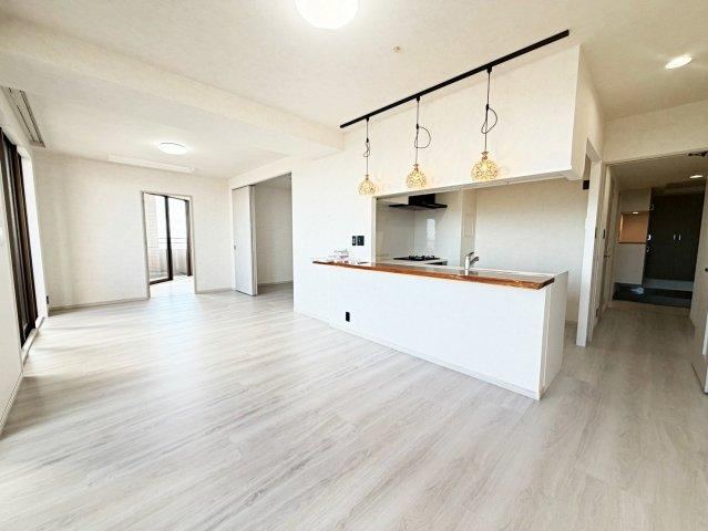 3LDK apartment in Minato Ward, Osaka - Photo 1