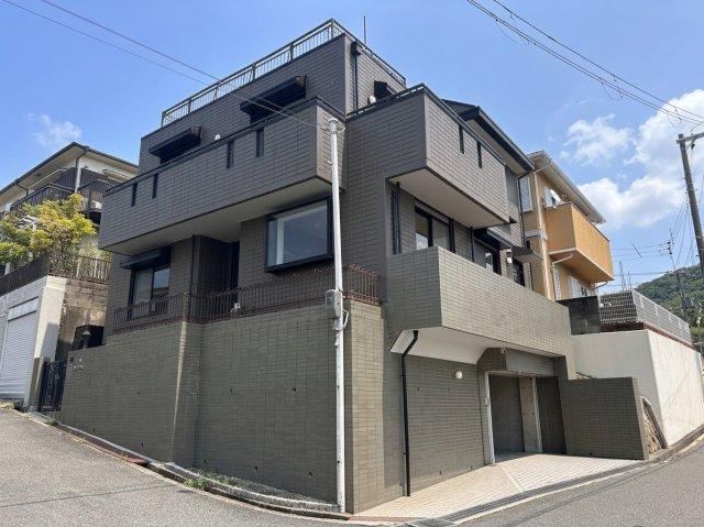 4LDK+S house in Tarumi Ward, Kobe, Hyogo - Photo 1