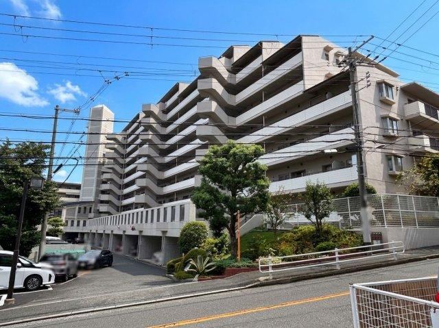 3LDK apartment in Suma Ward, Kobe, Hyogo - Photo 1