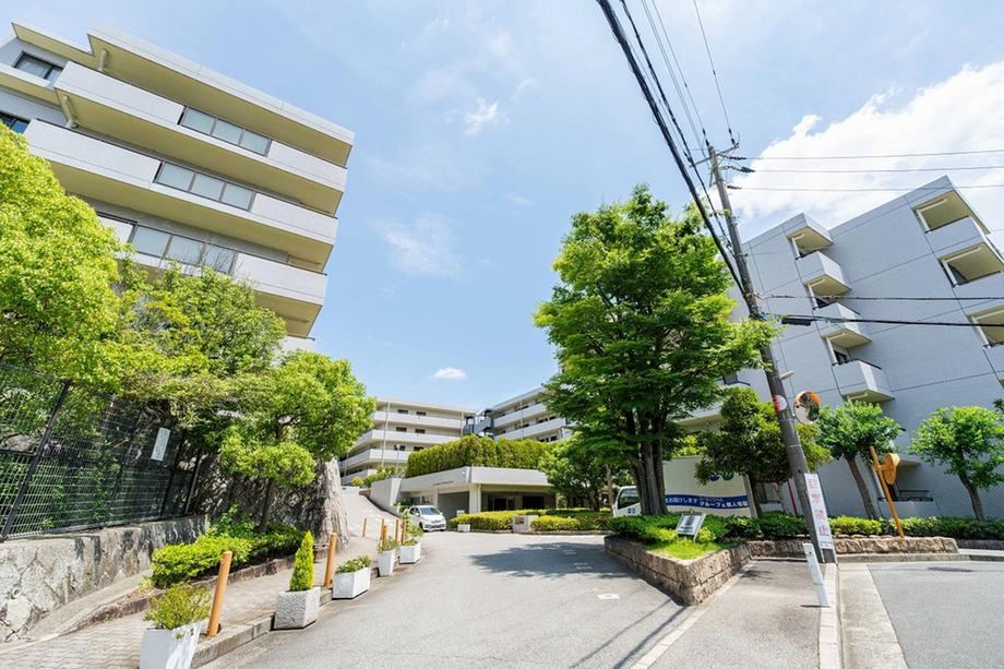3LDK apartment in Nishinomiya, Hyogo - Photo 1