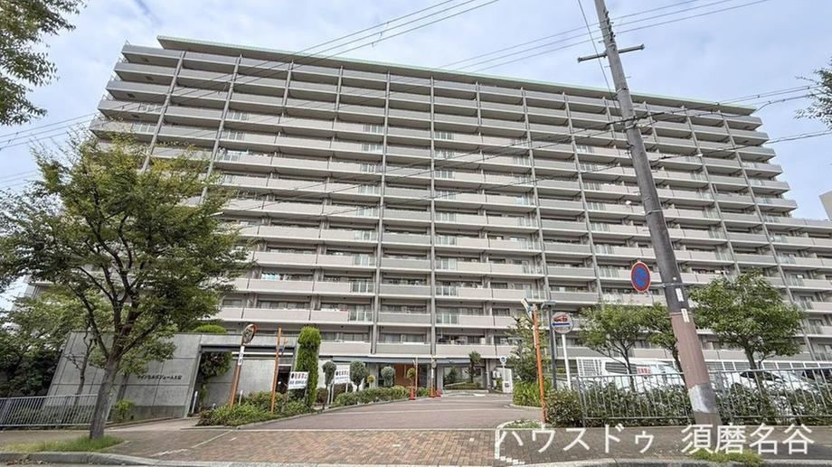 3LDK apartment in Tarumi Ward, Kobe, Hyogo - Photo 1