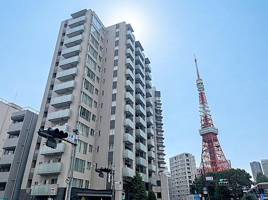 2LDK apartment in Minato Ward, Tokyo - Photo 1