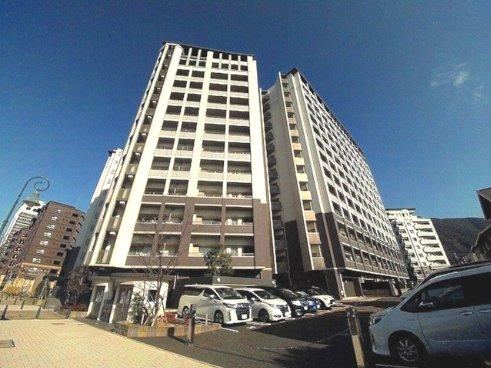 4LDK apartment in Moji Ward, Kitakyushu, Fukuoka - Photo 1