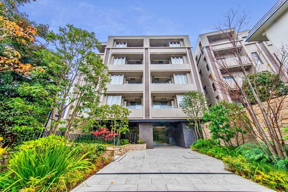 2LDK apartment in Nakano Ward, Tokyo - Photo 1
