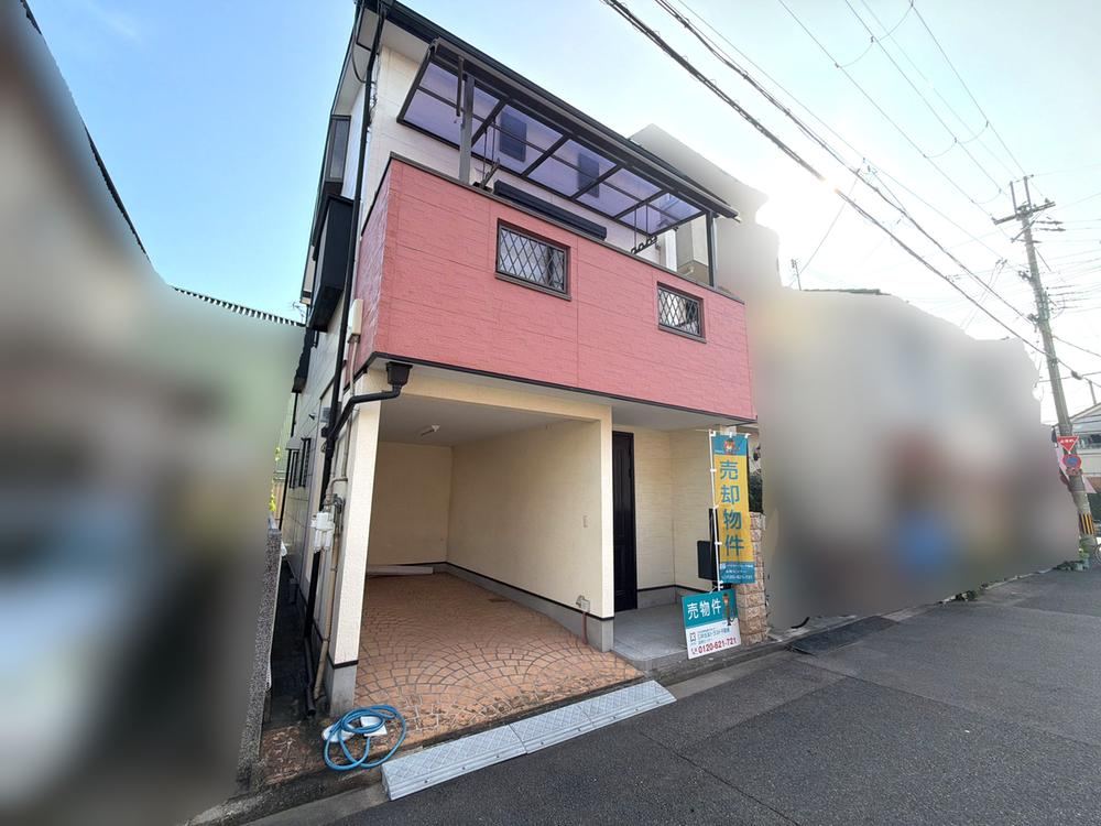 4LDK house in Takatsuki, Osaka - Photo 1