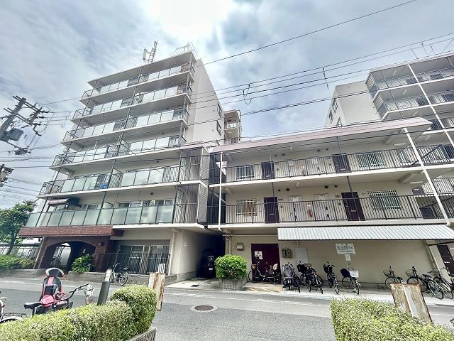 3LDK apartment in Joto Ward, Osaka - Photo 1