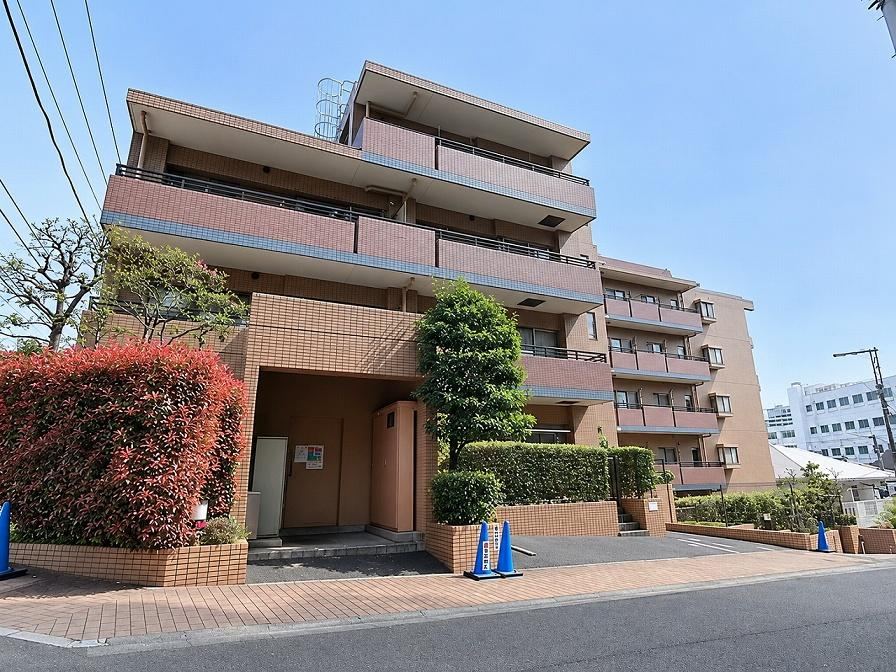 3LDK apartment in Shinagawa Ward, Tokyo - Photo 1