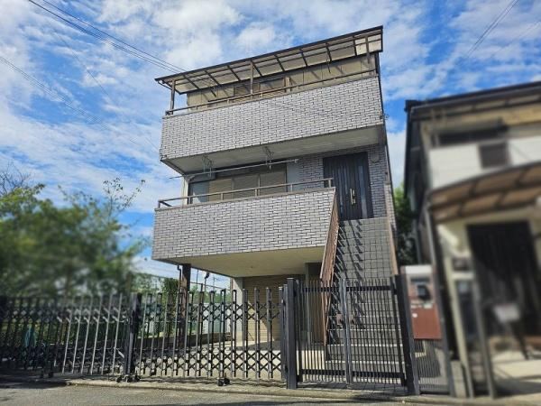 4LDK+S house in Yao, Osaka - Photo 1