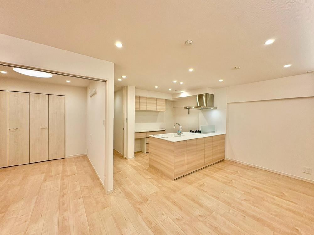 3LDK apartment in Shibuya Ward, Tokyo - Photo 1