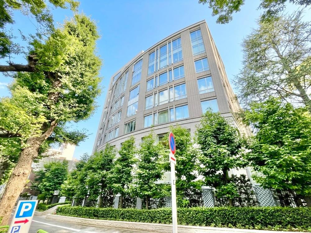2LDK apartment in Minato Ward, Tokyo - Photo 1