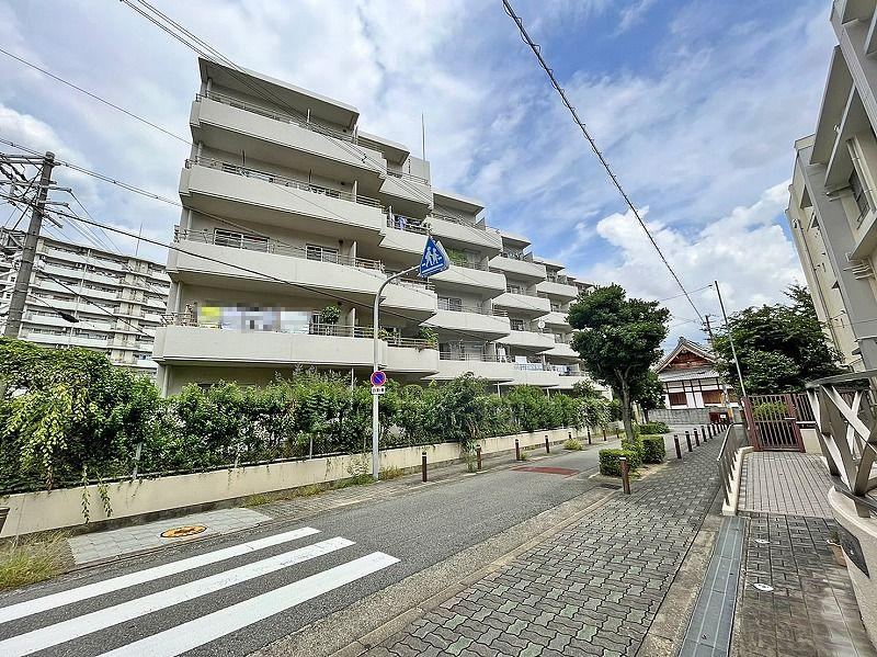 2LDK apartment in Yodogawa Ward, Osaka - Photo 1