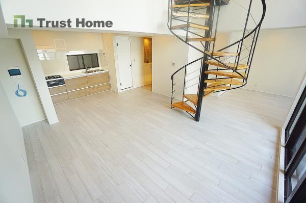 2LDK apartment in Chuo Ward, Kobe, Hyogo - Photo 1