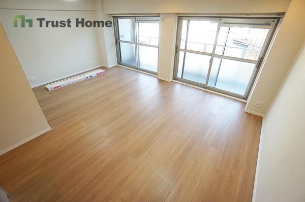 2LDK apartment in Toyonaka, Osaka - Photo 1