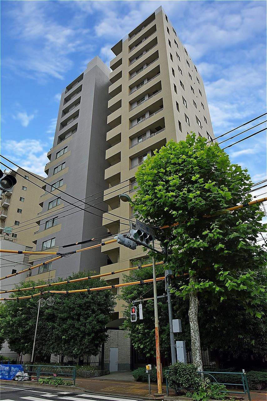 2LDK apartment in Shinjuku Ward, Tokyo - Photo 1