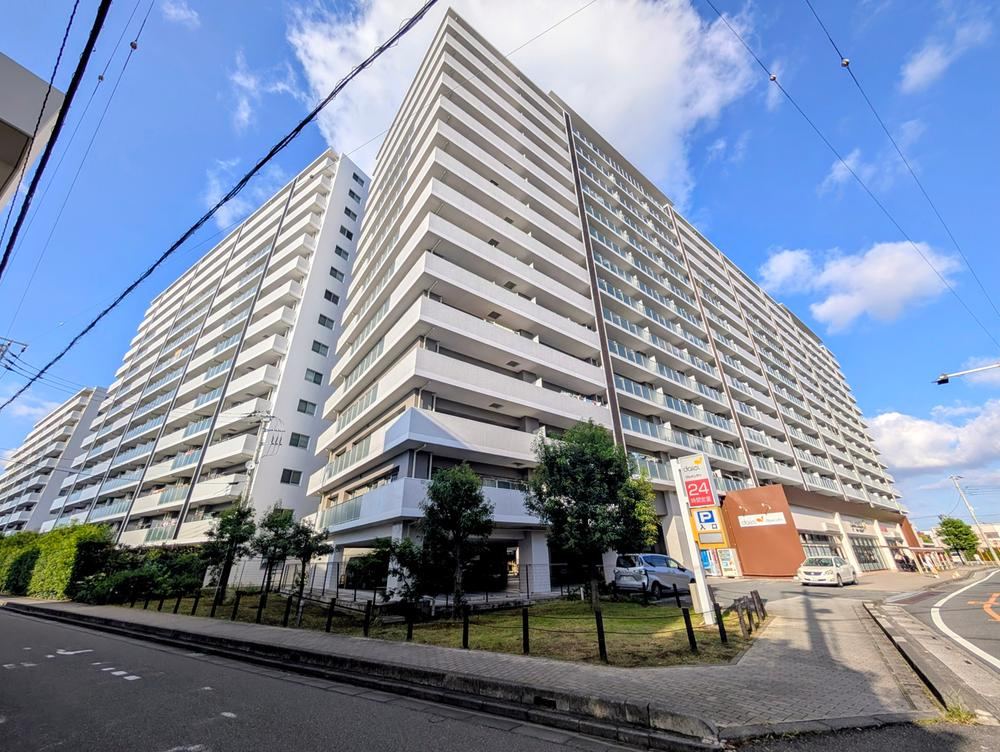 3LDK apartment in Sakura Ward, Saitama - Photo 1