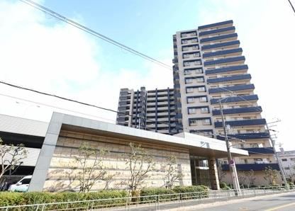 3LDK apartment in Nishiyodogawa Ward, Osaka - Photo 1