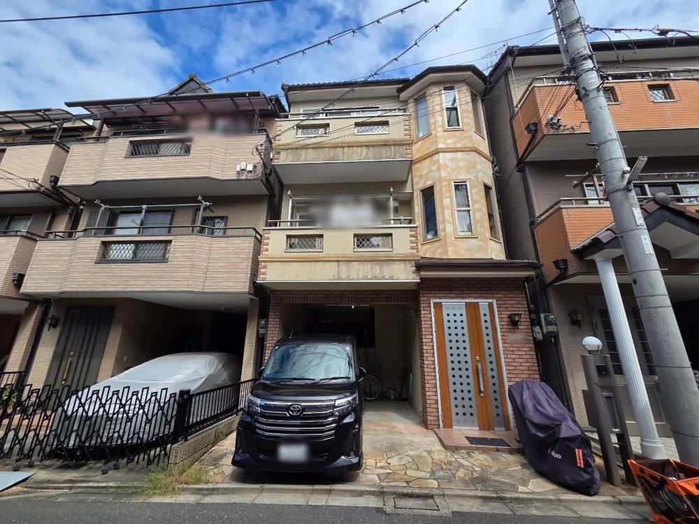 4LDK house in Kadoma, Osaka - Photo 1
