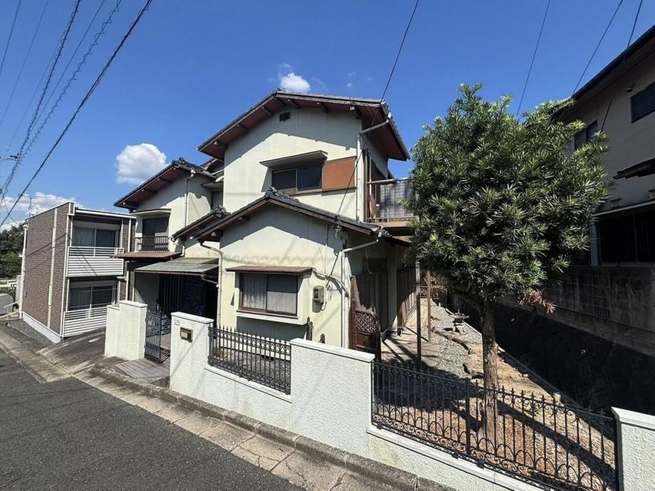 7DK house in Kurashiki, Okayama - Photo 1