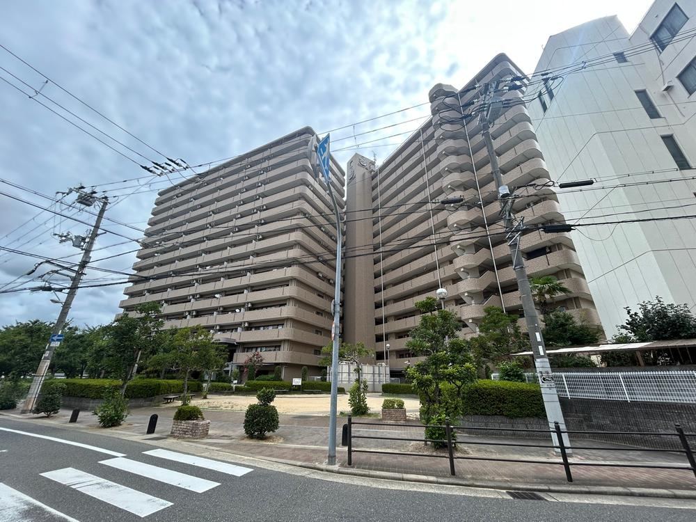 3LDK apartment in Nishiyodogawa Ward, Osaka - Photo 1