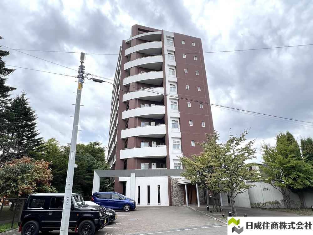 4LDK+S apartment in Minami Ward, Sapporo, Hokkaido - Photo 1