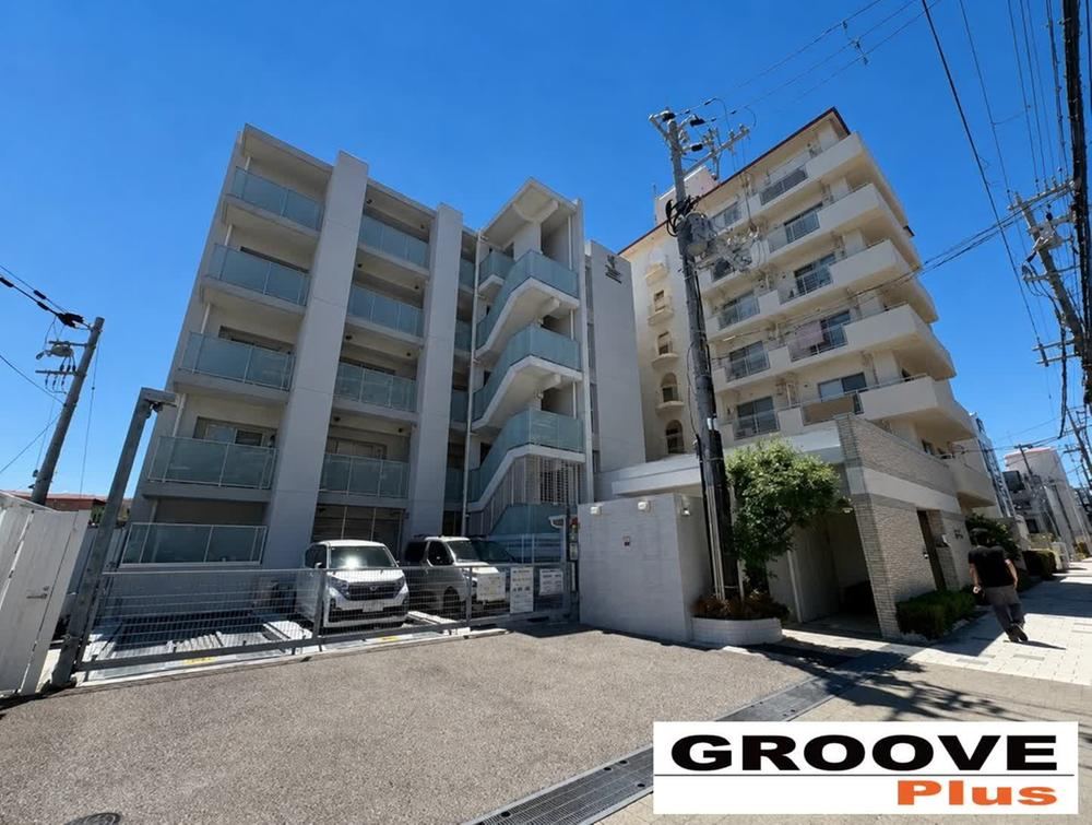 3LDK apartment in Tarumi Ward, Kobe, Hyogo - Photo 1
