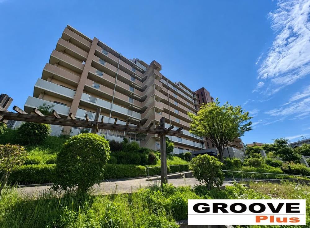 3LDK apartment in Tarumi Ward, Kobe, Hyogo - Photo 1