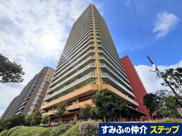 2LDK apartment in Mihama Ward, Chiba - Photo 1
