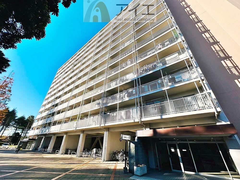 3LDK+S apartment in Mihama Ward, Chiba - Photo 1