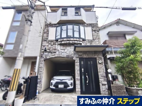 5LDK house in Hirakata, Osaka - Photo 1