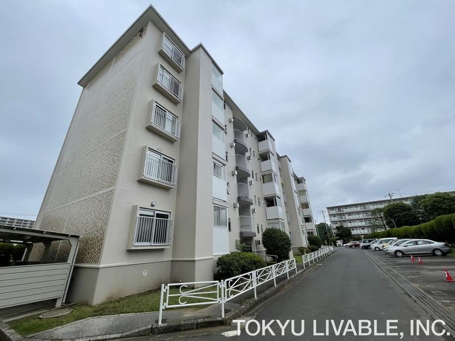 4DK apartment in Mihama Ward, Chiba - Photo 1
